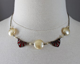 Vintage Art Deco Faux Pearl Shell Enamel Design Delicate Necklace Jewelry