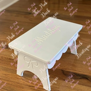 Toddler Step Stool, Scalloped Step Stool for Kids, Personalized Children’s Wood Step Stool, Grand Millennial Decor, Kids Furniture,