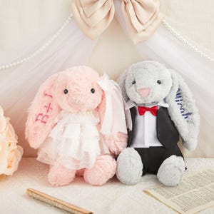 Conejo de peluche bordado personalizado, conejo de peluche con nombre personalizado, recuerdo único de boda, regalo para la novia, regalo para la despedida de soltera