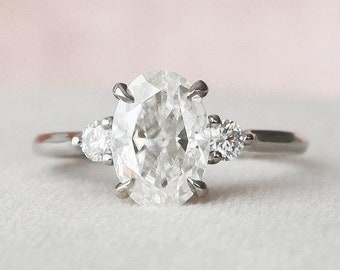 Three Stone Oval Moissanite Engagement Ring in 14k Solid Gold, 2.5CT Oval Cut Diamond Wedding Ring, Oval Moissanite Three Stone Diamond Ring