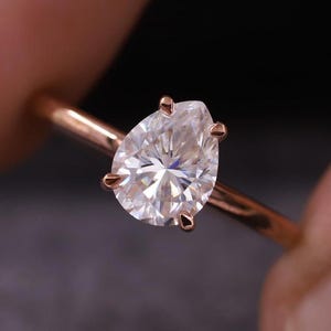 Pear Cut E-VVS2 Lab Grown Diamond Ring, Pear Shaped Engagement Ring, Solitaire Minimalist Ring, 14K Gold Thin Dainty Ring
