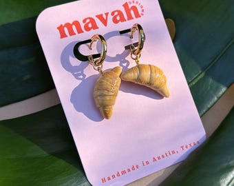 Croissant charm earring/ foodie earrings/ realistic food earrings/ polymer clay earrings / hand sculpted jewelry / charm earring hoops