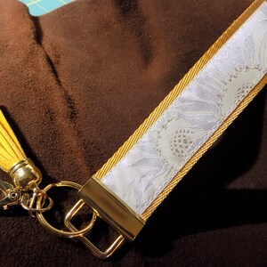 White & Lt Gold Sunflowers on Ivory Jacquard Trim Key Wristlet w/Tassel