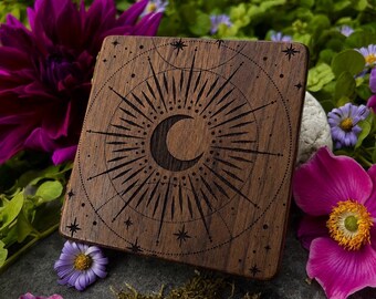 Moonlight Walnut Pocket Mirror / Palette Box