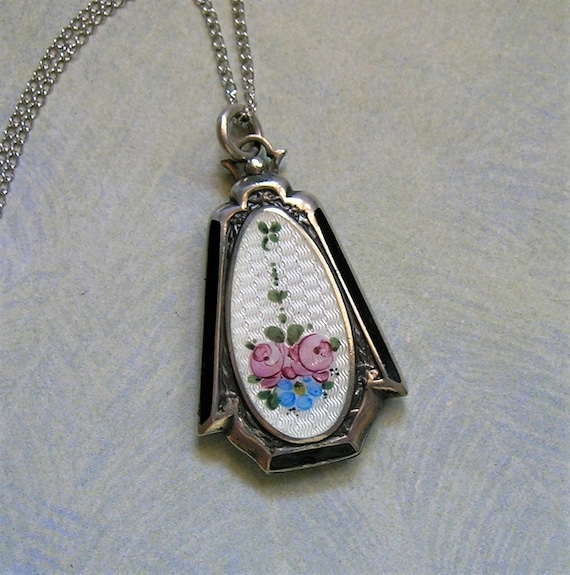 Vintage new 1970s hippie girl locket pendant necklace —