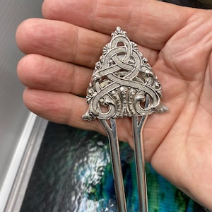 Keltische knoop Haarvork Bruidshaaraccessoires Decoratieve kammen Zilveren decoratieve kam Rolkam kleine elegante haarkammen