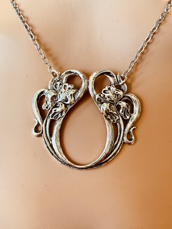 Iris necklace Pretty silver wedding necklace Simpl