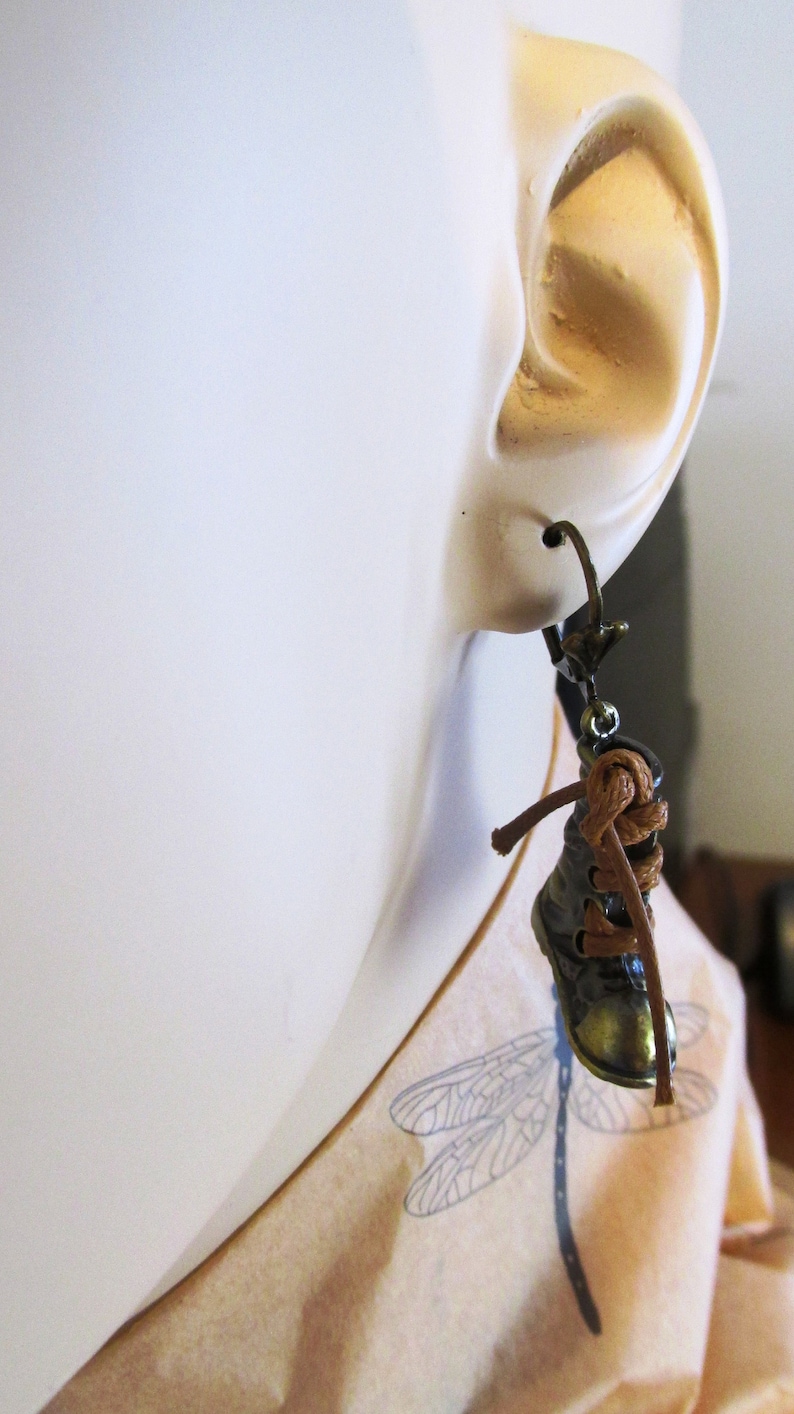 Boots earrings Hiking boot earrings bronze with hemp shoelaces.