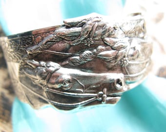 Horse bracelet Equestrian jewelry Gorgeous vintage look derby jewelry rodeo too Equine