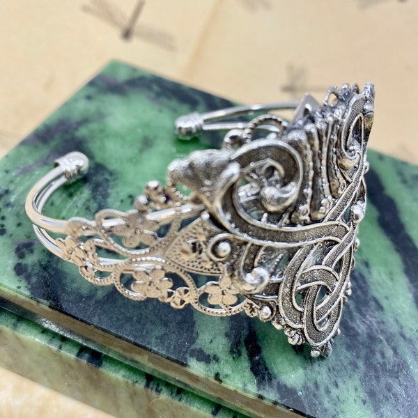 Bracelet manchette en argent avec noeud celtique Belles manchettes élégantes réglables en filigrane Complexe par MyElegantThings