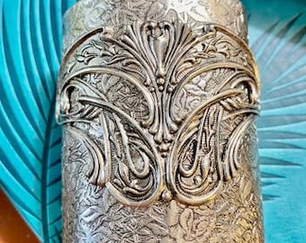 Pulseira vintage floral banhada a prata: Medalhão francês gravado à mão
