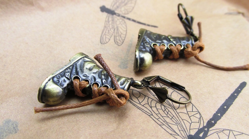 Boots earrings Hiking boot earrings bronze with hemp shoelaces.