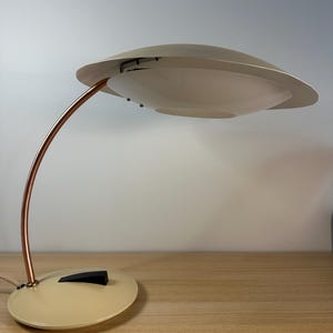 Lámpara de escritorio soviética vintage de 1970 / Lámpara de mesa moderna de mediados de siglo / Totalmente restaurada y recableada