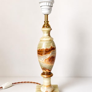 Dansk Onyx bordslampfot, vintage skandinavisk 50-talsinredning, naturstensbelysning
