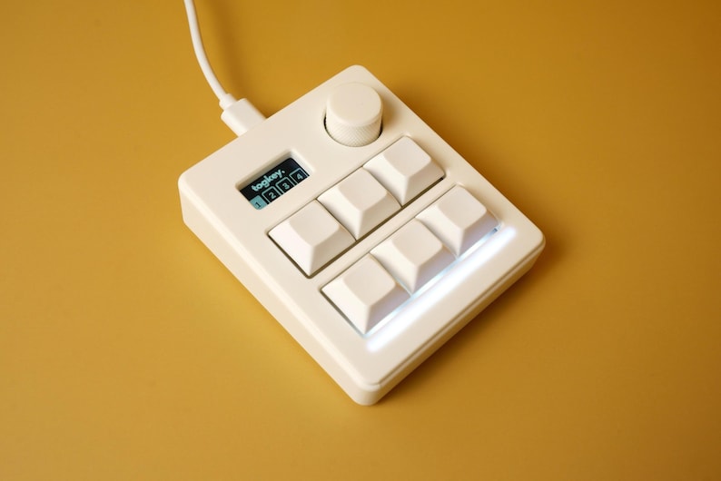 TogKey Pad Plus: Mini teclado con macropad programable de 6 teclas / Perilla de volumen / Pantalla OLED / Iluminación RGB / Interruptores mecánicos intercambiables en caliente / QMK Whiteout