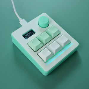 TogKey Pad Plus: Mini teclado con macropad programable de 6 teclas / Perilla de volumen / Pantalla OLED / Iluminación RGB / Interruptores mecánicos intercambiables en caliente / QMK Mint Green