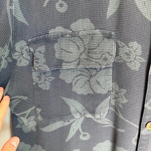 Vintage TOMMY BAHAMA Men's L Blue Hawaiian Print 100% Silk Short Sleeve Shirt image 9