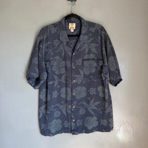 Vintage TOMMY BAHAMA Men's L Blue Hawaiian Print 100% Silk Short Sleeve Shirt image 1