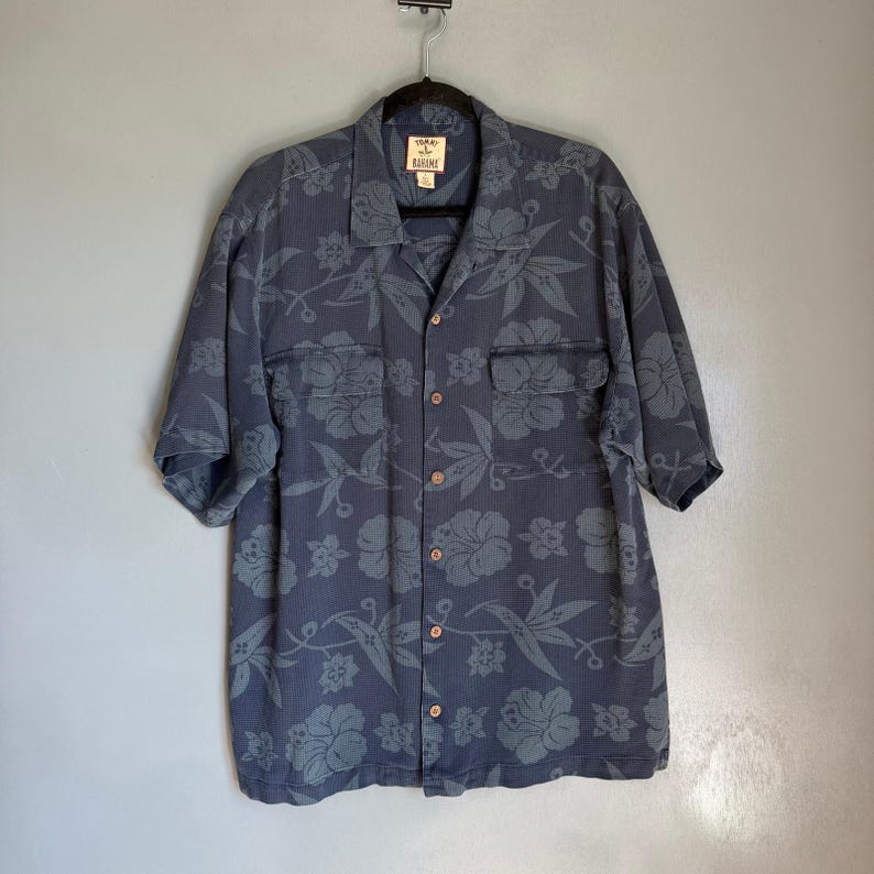 Vintage TOMMY BAHAMA Men's L Blue Hawaiian Print 100% Silk Short Sleeve Shirt image 1