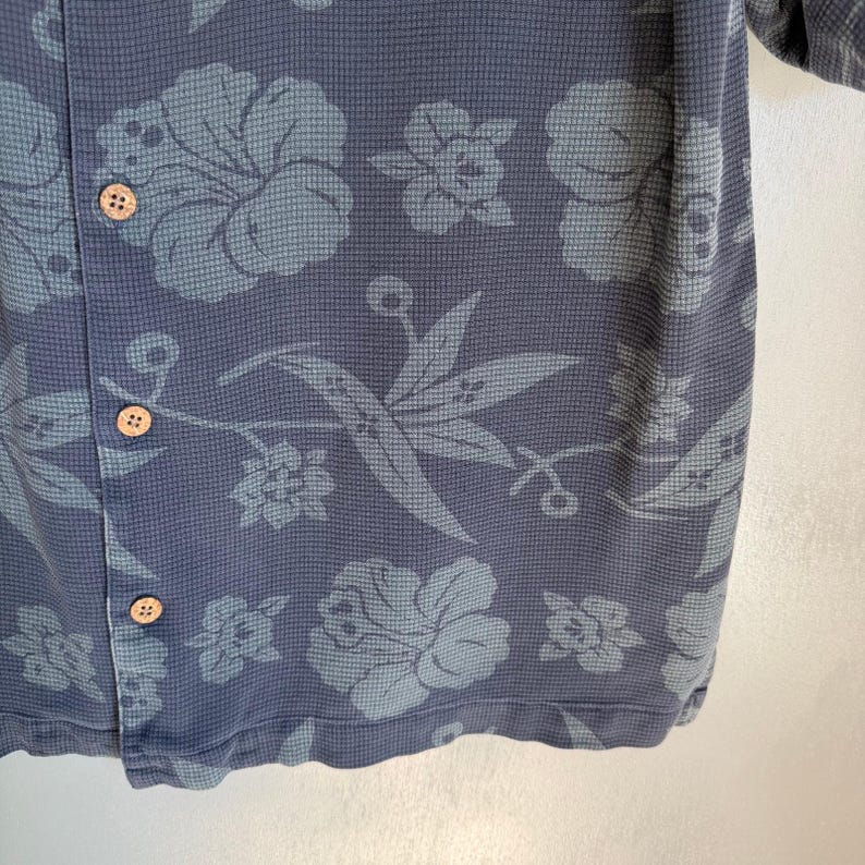 Vintage TOMMY BAHAMA Men's L Blue Hawaiian Print 100% Silk Short Sleeve Shirt image 7