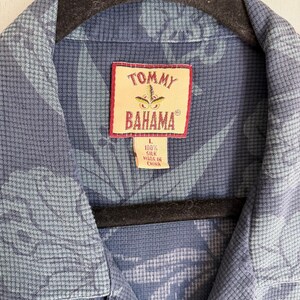 Vintage TOMMY BAHAMA Men's L Blue Hawaiian Print 100% Silk Short Sleeve Shirt image 3