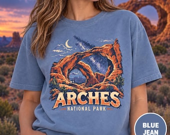Arches National Park Double Arch Illustration T-Shirt | Desert Night Sky