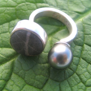 Ring Tahiti Pearl Beach Pebble Natural Grey Rock.Original design by Marc Gounard of Sausalito, CA. Sterling silver . image 2