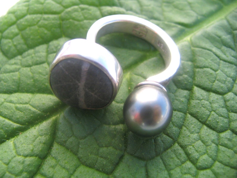 Ring Tahiti Pearl Beach Pebble Natural Grey Rock.Original design by Marc Gounard of Sausalito, CA. Sterling silver . image 2