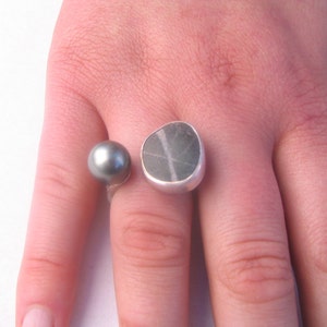 Ring Tahiti Pearl Beach Pebble Natural Grey Rock.Original design by Marc Gounard of Sausalito, CA. Sterling silver . image 5