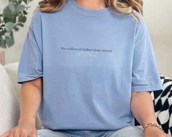 Il freddo non mi ha mai dato fastidio comunque/ T-shirt unisex tinta in capo ispirata alla regina Disney Elsa