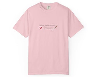 Fiore che sboccia nelle avversità / T-shirt unisex tinta in capo ispirata alla principessa Disney Mulan