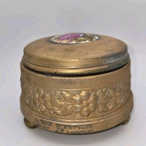 Vintage 1930s Vanity Powder Puff Wind Up Music Box