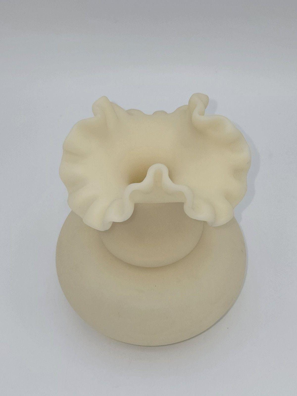 フェントンガラス ヴィンテージ サテン カスタード フリル リム 花瓶