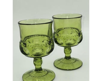 Juego de 2 copas de vino Indiana Glass KINGS CROWN verdes de 4-3/8"