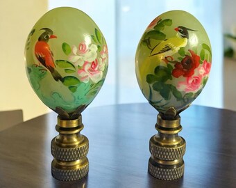 Remates de lámpara de huevo de jade pintados a mano: pájaros y flores chinos, base de latón