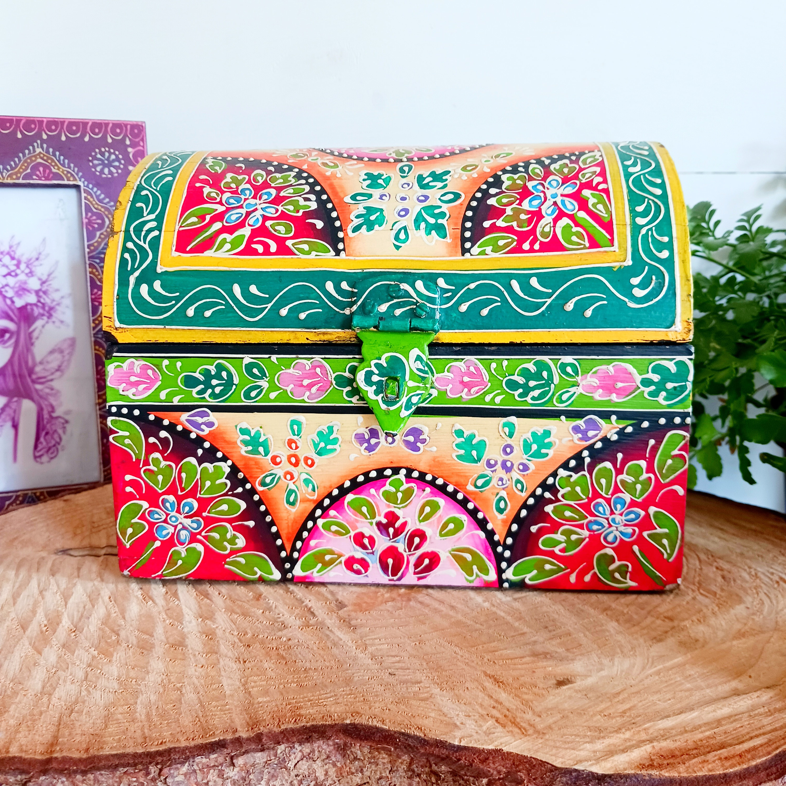 Painted Betel Nut Box With Mahjong Set From Kerala - 19thC Painted Betel Nut Box With Mahjong Set From Kerala - 19thC