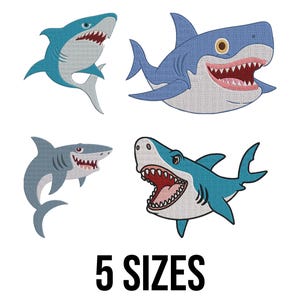 Puede incluir: Cuatro diseños de tiburones de dibujos animados en tonos azules y grises con dientes rojos y blancos. Los tiburones tienen varias poses y expresiones. El texto "5 SIZES" se muestra en negro, en negrita, debajo de los tiburones.