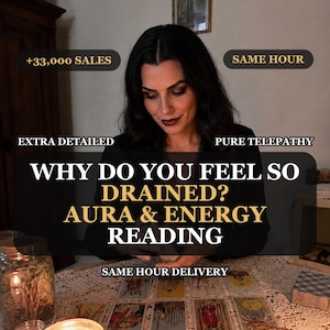 Może przedstawiać: Osoba z ciemnymi włosami siedzi przy stole z kartami tarota, z nałożonym tekstem: +33,000 SALES, SAME HOUR, EXTRA DETAILED, PURE TELEPATHY, WHY DO YOU FEEL SO DRAINED? AURA & ENERGY READING oraz SAME HOUR DELIVERY. Widoczny jest koronkowy obrus na stole.
