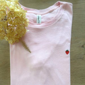 T-shirt print pink with strawberries I T-shirt ladies with embroidery strawberries I Gift for women I Gifts for the best friend