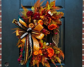 Corona de lujo de vid para otoño, decoración de puerta de cosecha en tonos burdeos y naranja, adorno floral para el Día de Acción de Gracias.