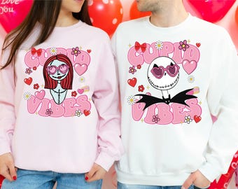 Maglietta Jack e Sally Cupid Vibes, maglietta Nightmare Before Valentine's Day, maglietta Disney Honeymoon, felpa per coppie di San Valentino, maglietta Disney XOXO