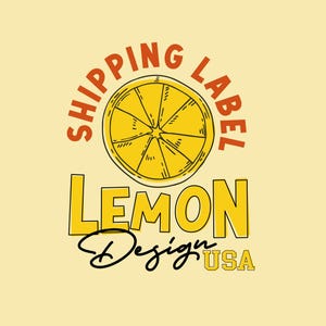 Puede incluir: Un diseño gráfico amarillo y naranja con una ilustración de una rodaja de limón. El texto "SHIPPING LABEL" está arqueado en la parte superior, con "LEMON Design USA" debajo. El diseño está sobre un fondo amarillo claro.