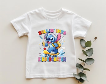Camiseta Disney "Rolling Into Kindergarten", camiseta Disney "Stitch School", camiseta "Último día de clases", camiseta "Primer día de clases", camiseta "Hola a la escuela"