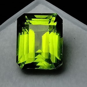 Precious 9 Ct Extremely Rare Natural Peridot Stone Excellent Green Peridot Emerald Cut CERTIFIED High Quality | Free Standard Delivery |