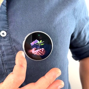 Customizable Digital LED Badge – Smart Wearable Display for Photos & GIFs, Personalized Gift