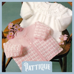 Patrón de tejido para 2 hermosos abrigos de bebé: abrigo con canesú estampado y abrigo calado, hilo DK de 4 cabos, de 0 a 9 meses, de 40 a 45 cm. Descarga instantánea.