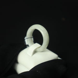 Anello in giada bianca verde portafortuna da 7,5 US, autentica giada birmana con giada giadeite naturale di grado A, anello con fascia in giada verde traslucida, anello con fascia infinita.