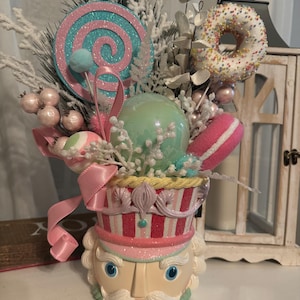 Nutcracket centerpiece, Christmas table arrangement, pink and white arrangement, Christmas nutcracker decoration, pink nutcracker