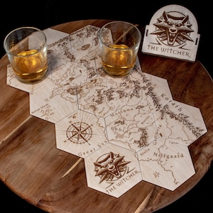 Dessous de verre carte de sorceleur - dessous de verre en bois gravés au laser faits main pour les joueurs, décoration fantastique et cadeaux de geek, marchandise parfaite pour les fans de sorceleur !