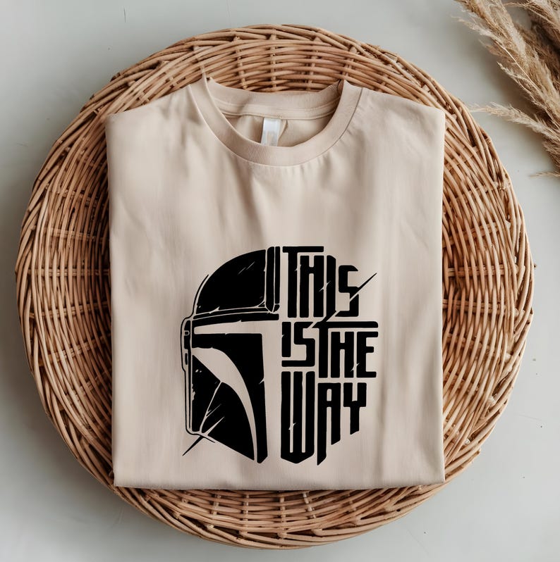 Camiseta Este es el camino, Camiseta Este es el camino de Mandalorian, Camiseta de Star Wars, Camiseta de Disney, Camiseta de Mandalorian, Camiseta de Star Wars imagen 5